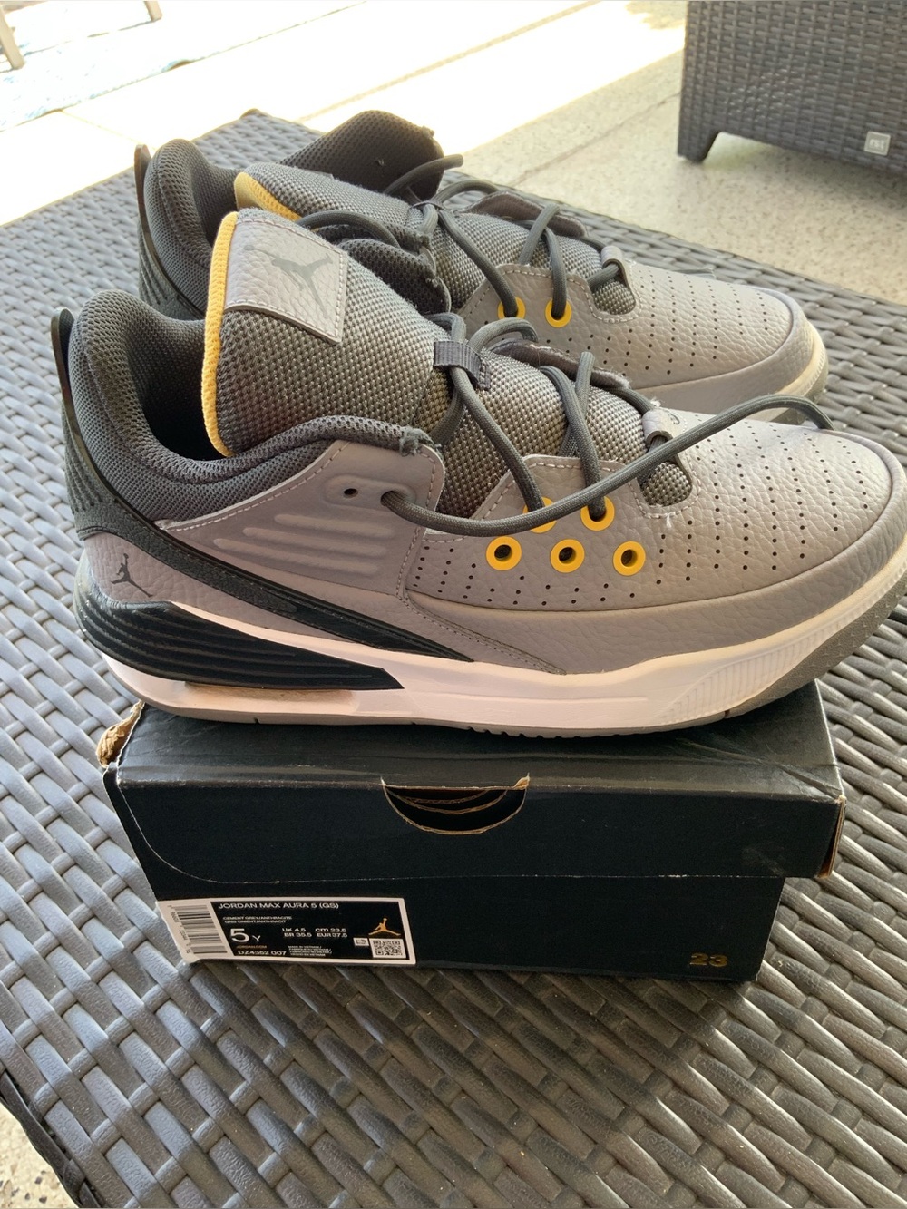 Gently worn once Jordan Max Aura 5